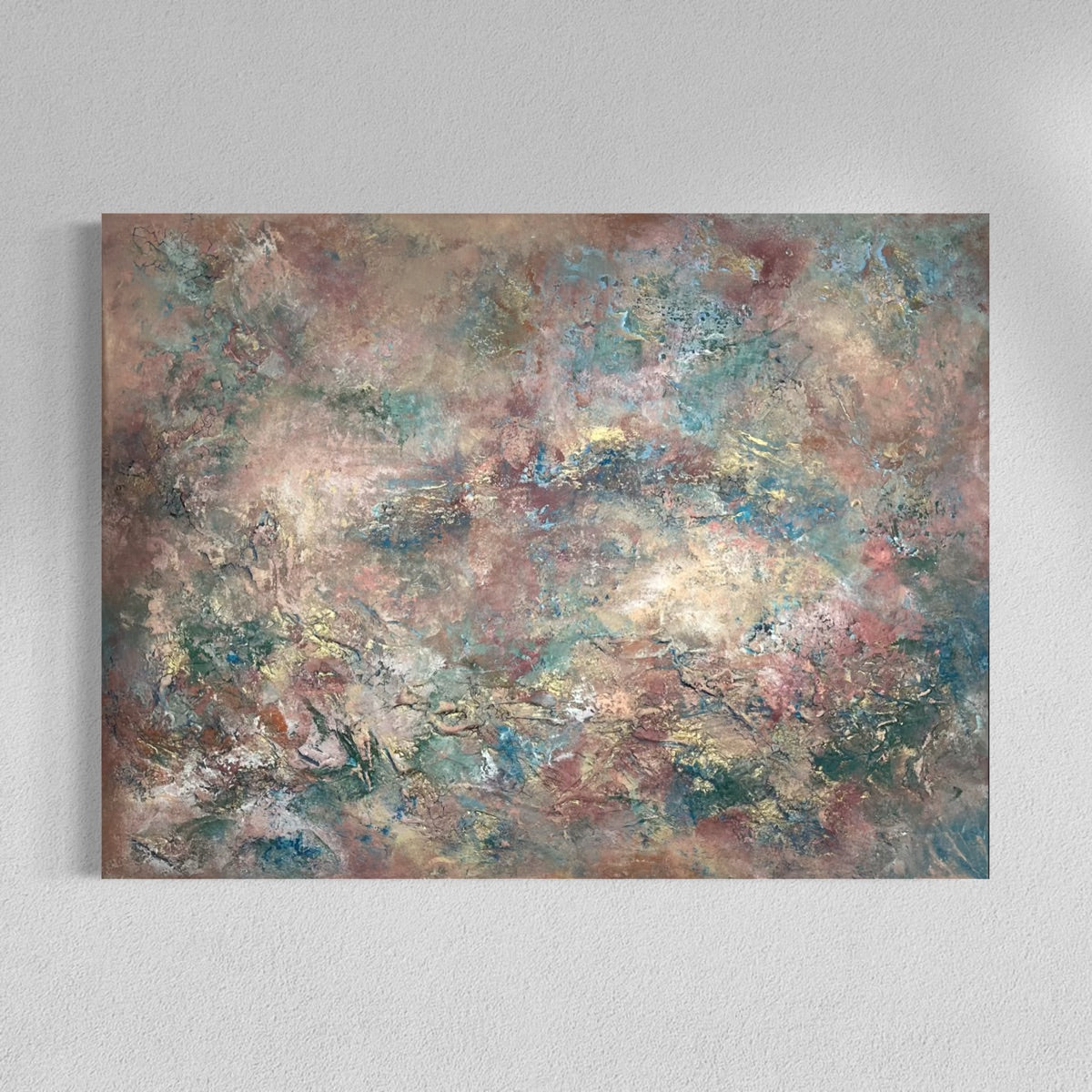 Abstraktes Originalgemälde Sintra – Acryl, Marmormehl, Champagnerkreide und Acrylgold in Maulbeere, Blaugrün und Gold, 160 x 120 cm, Sabine Runge Painting, Echoes Ursprung Kollektion