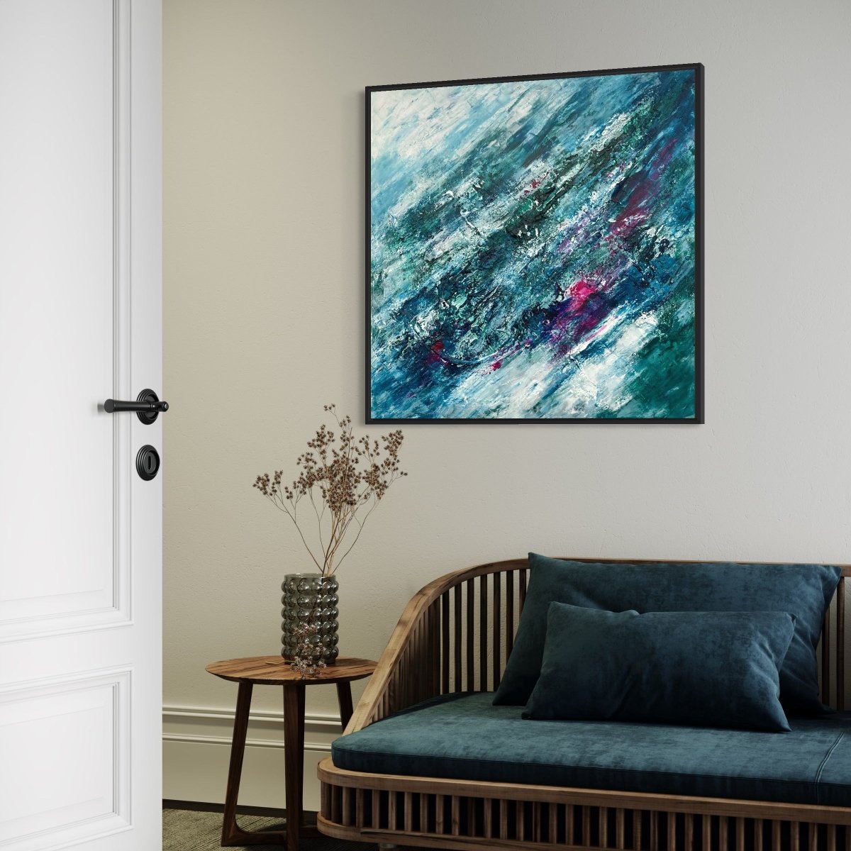 „Fjords Embrace", abstraktes Gemälde von Sabine Runge in Weiß, Emerald-Grün, Pink mit Metallic-Akzenten, moderne abstrakte Malerei stilvoll präsentiert im luxuriösen Interior