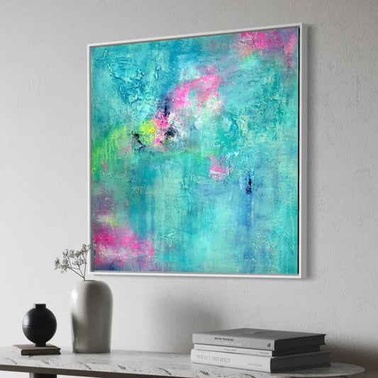„Lost in Paradise", abstraktes Gemälde von Sabine Runge in Türkisgrün und Pink mit Struktur, moderne abstrakte Malerei stilvoll präsentiert im luxuriösen Interior