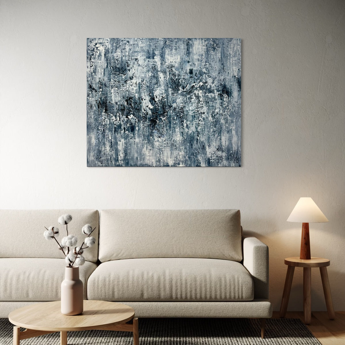 Abstraktes Originalgemälde Before the Storm – Gesamtansicht im Raum, großes strukturiertes Wandbild in Grau und Weiß, 120 x 100 cm, Sabine Runge Painting