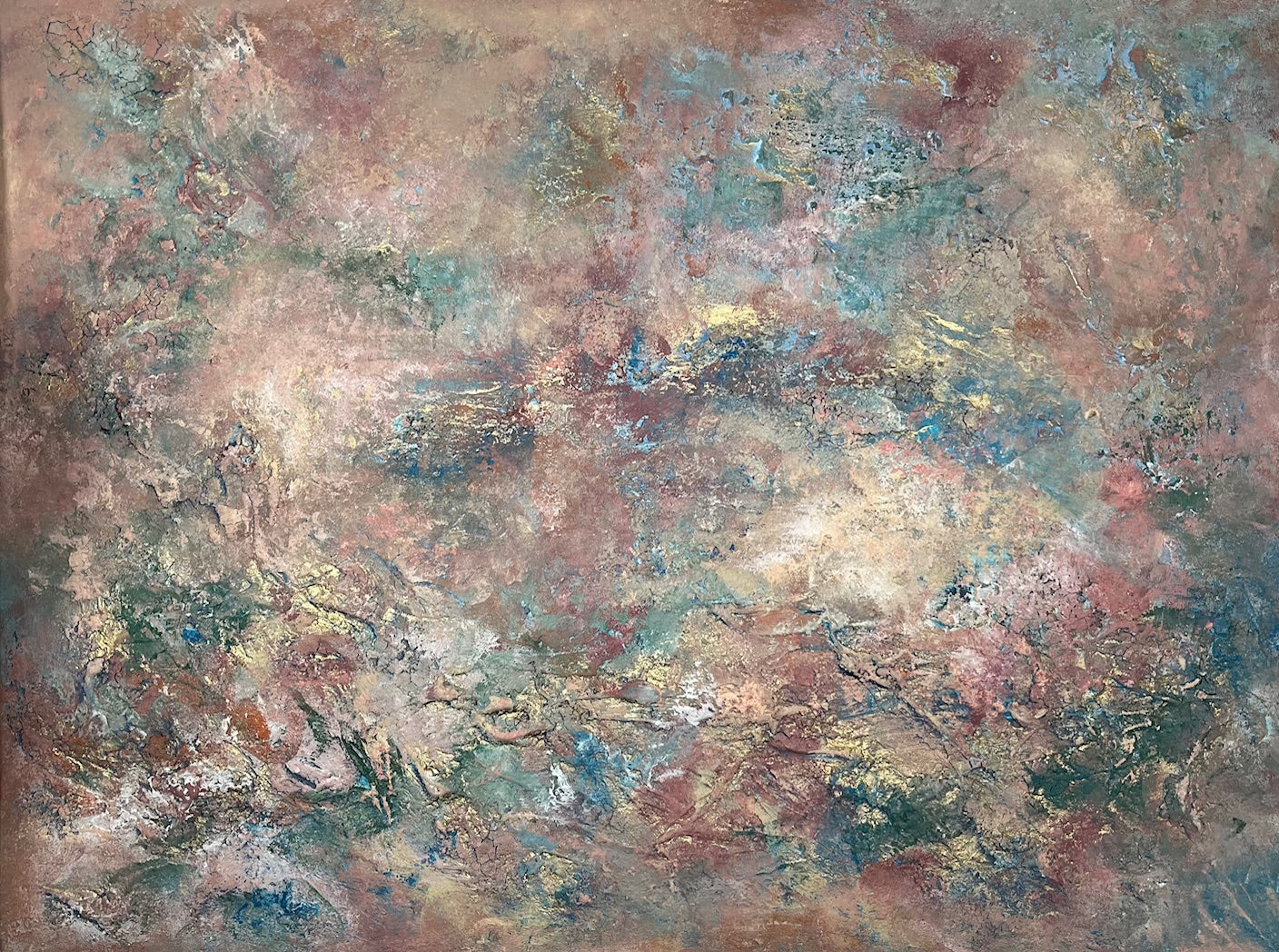 Abstraktes Originalgemälde Sintra – Gesamtansicht, Acryl, Marmormehl, Champagnerkreide und Acrylgold in Maulbeere, Blaugrün und Gold, 160 x 120 cm, Sabine Runge Painting, Echoes Ursprung Kollektion
