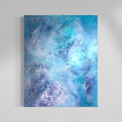 Abstraktes Originalgemälde Fleur de Ibiza – Acryl, Steinkreide und Acrylgold in Türkis, Weiß und Lavendel, 100 x 80 cm, Sabine Runge Painting, Between Worlds Transformation Kollektion