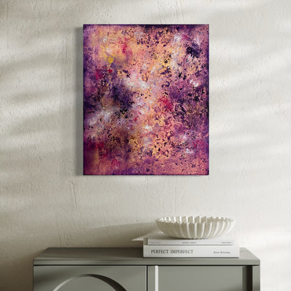 Abstraktes Gemälde in Violett, Rosa und Orange, Visualisierung im Raum – „Stay until Sunset“ von Sabine Runge, 60 × 50 cm, Ansicht 5