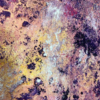 Detailaufnahme der Reliefstruktur in Violett, Rosa und Gelb – abstraktes Gemälde „Stay until Sunset“ von Sabine Runge, 60 × 50 cm, Ansicht 2
