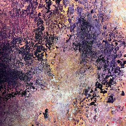 Detailaufnahme der Reliefstruktur in Violett, Rosa und Gelb – abstraktes Gemälde „Stay until Sunset“ von Sabine Runge, 60 × 50 cm, Ansicht 3